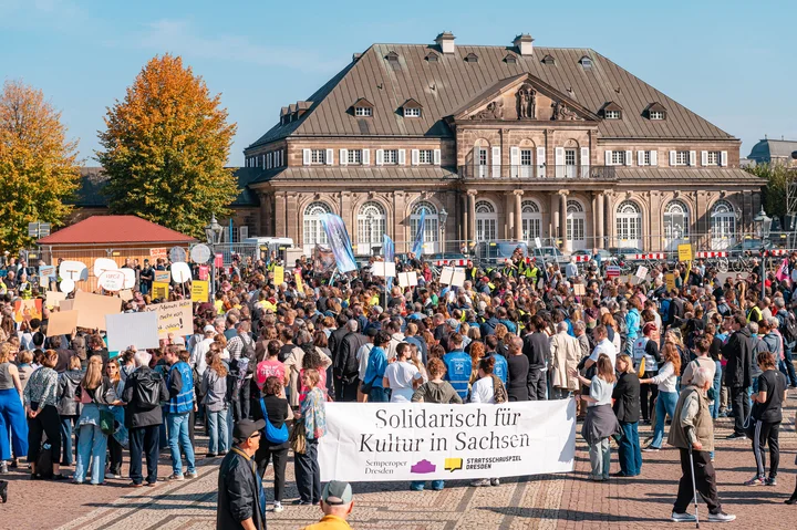 Fotos_Demonstration-051026_Theater-Chemnitz (C) Nasser Hashemi