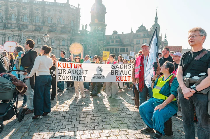 Fotos_Demonstration-051026_Theater-Chemnitz (C) Nasser Hashemi
