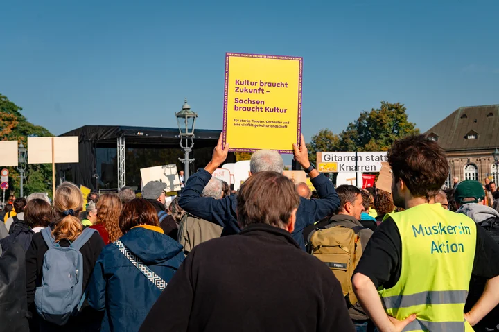 Fotos_Demonstration-051026_Theater-Chemnitz (C) Nasser Hashemi