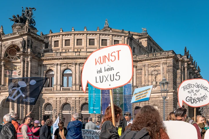 Fotos_Demonstration-051026_Theater-Chemnitz (C) Nasser Hashemi