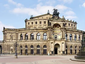 Außenansicht der Semperoper