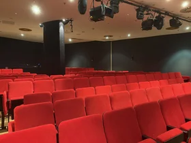 Innenaufnahme des Theatersaals im Kammertheater.