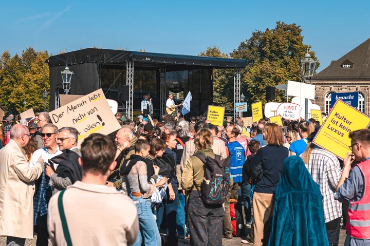 Fotos_Demonstration-051026_Theater-Chemnitz (C) Nasser Hashemi